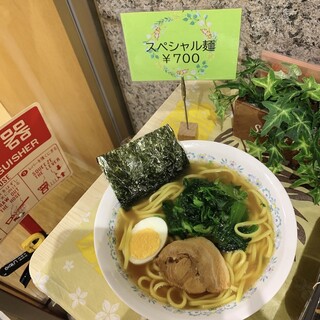 h Toukyou Katei Saibansho Nai Shokudou - スペシャル麺 700円（税込）
          