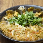 海鮮和蘑菇的馬賽魚湯
