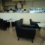 ディーアンドデパートメント ダイニング 東京店 - 全席ソファー席でゆったり