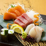 Fresh sashimi platter of 4 kinds (1 portion)