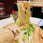 麺 やまらぁ - ☆麺
◎ ストレート中太麺（桜井製麺製）