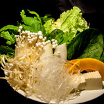 YOROCOBU - 旬の野菜セットは白菜、キャベツ、緑野菜、冬瓜（とうがん）　春雨などボリューム満点