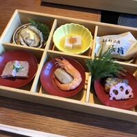 豚捨 KITTE丸の内店 - 六種の朱盃盛り(コロッケを含む)