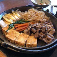 豚捨 KITTE丸の内店 - すき焼き