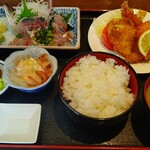 市場食堂 - 鯵とフライ定食 1100円 ご飯は普通盛りでかなりの量。