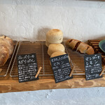 天然こうぼぱん とことこ - 黒い札が、月替わりのパンなり(^_^)v