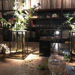 ローチロースター - 壁にはレコード