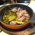 クワトロチンクエ - 砂肝のガーリックオイル煮(500円)