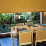 打心蕎庵 - 店内から中庭を見る