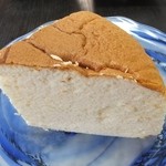 りくろーおじさんの店 - りくろーおじさんのチーズケーキ（588円）