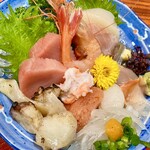 海鮮・話食処 しん - こちらのウリ、刺身！品数も鮮度も保証します！白魚を生で出せるお店もなかなか無いですよ。