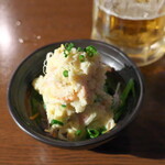 Izakaya Suzuya - ポテトサラダ（ハーフ￥300）。一人客にはハーフサイズを勧めてくれる、親切なお店だ