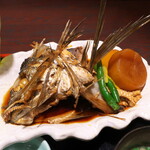 Saemaru Ojisan No Mise - 魚のアラと大根の煮物。食べられる部分は限られるが、生姜を効かせたあっさり煮汁が魅力的
