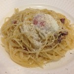イタリア食堂　ちぇるきお - チーズと黒胡椒のパスタ　がんこ村玉子の温玉のせ