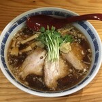 Yanagiya - ラーメン チャーシューマシ
                
                おぉぉぉぉコレは中々美味そうだな。
                
                
                ではいただきましょう。
                
                
                いざ！
                
                
                
                