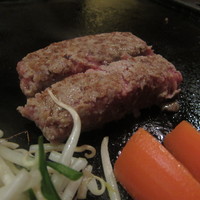 牛幸 本店 - ハンバーグ中心部ＵＰ