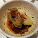 海底撈火鍋 - ラム肉と白身魚。そろそろタレが無くなる