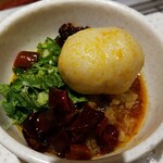 海底撈火鍋 - 魚肉団子を乗せて