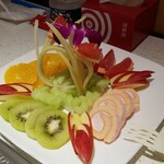 海底撈火鍋 - お誕生日フルーツ　(誕生日ではないが予約したのでサービスとの事)