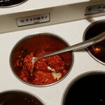 海底撈火鍋 - 店員のおすすめで、当店で一番辛いタイの唐辛子を追加