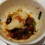 海底撈火鍋 - 白身魚と専用の調味料