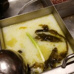 海底撈火鍋 - 白湯スープのアップ
