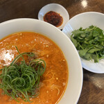 創作麺工房 鳴龍 - 担担麺、パクチー、麻辣醤