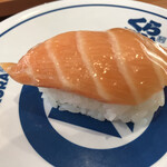 無添くら寿司 - 特大切り漬けサーモン110円