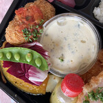 リストア カフェ アリアドネ - コロッケ、
      かぼちゃの下に
      スパゲティとジャーマンポテトがいます。