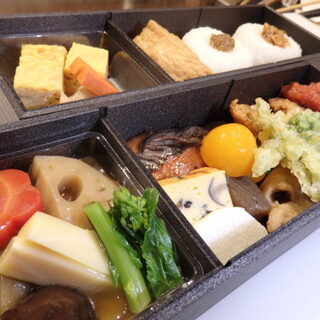 We are accepting reservations for take-out lunch Bento (boxed lunch).