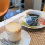テスタロッサカフェ - ブレンドコーヒー（550円）と浅草クラシックプリン（450円）。