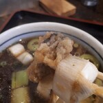 味奈登庵  - 中に牡蠣天が沈んでいます