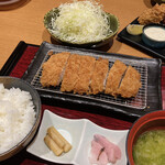 Tonkatsu Shinjuku Saboten - 熟成三元麦豚ロースかつ御膳と大粒カキフライ