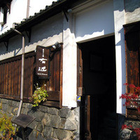 四季の蔵 右近 本店 - 蔵を使った外観
