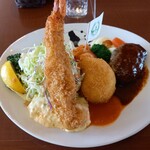 上野精養軒 本店レストラン - パンダプレート（2,680円）エビフライ・カニコロ・ハンバーグ・ナポリタンのプレートにライス・デザート・カフェも付く