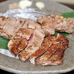 ルッカ - シャトーブリアン・トモサンカク・バラの溶岩焼き