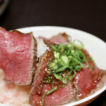 ルッカ - ローストビーフ丼