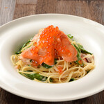 Smoked salmon and salmon roe cream sauce