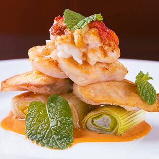 シーンに合わせて選べる、コース料理と単品メニューご用意。