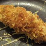 大阪串かつ　テンテコマイ - 【100円串】「ひな鶏」：ひな鶏の淡白な旨みと甘味を凝縮！
      醤油でぐっと引き締めて、
      揚げの香ばしさと山椒の香りが一体化！
      