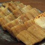 大阪串かつ　テンテコマイ - 「三河湾産干物あなご」：本店ではパリッとした歯応えで野趣溢れる感じだったけど、
      こちらは若焼きですね。。。
      