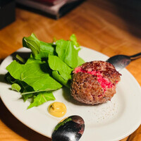 カルネジーオ イースト - レアグリルハンバーグ