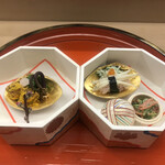 Akasaka Kikunoi - 昼懐石１３３１０円。夏独活・烏賊木の芽和え、蛸柔らか煮、豆苗絹さや白酢和え、白魚雛鮨、花弁百合根、いくらの醤油漬け、人参葉辛子胡麻和え、蕨。春ですね（╹◡╹）（╹◡╹）