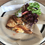 アストルカフェ - チーズキーマカレーのホットサンド