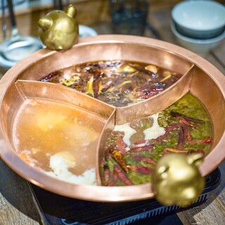趙楊の味を受け継ぎ、研ぎ澄まされた選べる火鍋スープ