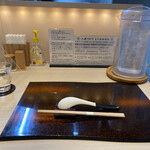 入鹿TOKYO - お箸とレンゲが綺麗な盆に