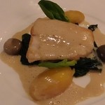 ラ ブラスリー - 2013.1  石巻産平目の蒸しもの　黄色ワインソースで