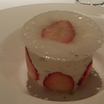 レ セゾン - 2013.1  苺のプティ ヴァシュランをクリーミーに柚子を香らせて