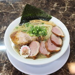 自家製麺 ら～めん かり屋 - しおら～めん 鴨チャーシューのトッピング