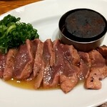 厳選肉と炭火Dining 肉ドシ 居酒屋 - 